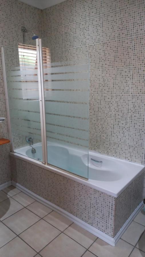 28 At Van Den Bos International Guesthouse Edenvale Extérieur photo