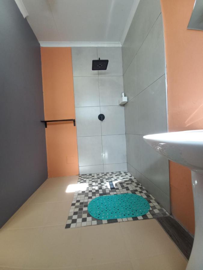 28 At Van Den Bos International Guesthouse Edenvale Extérieur photo