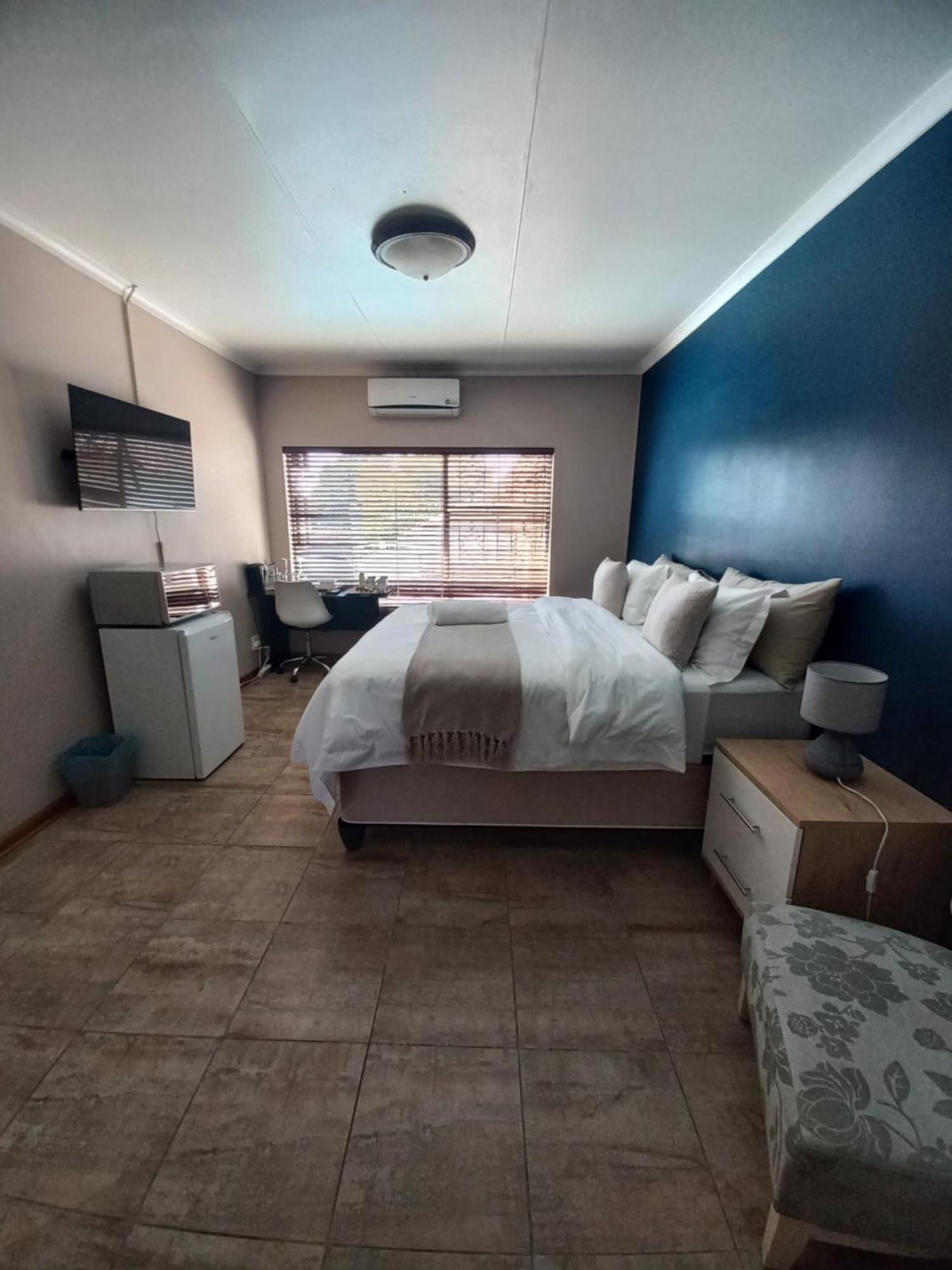 28 At Van Den Bos International Guesthouse Edenvale Extérieur photo