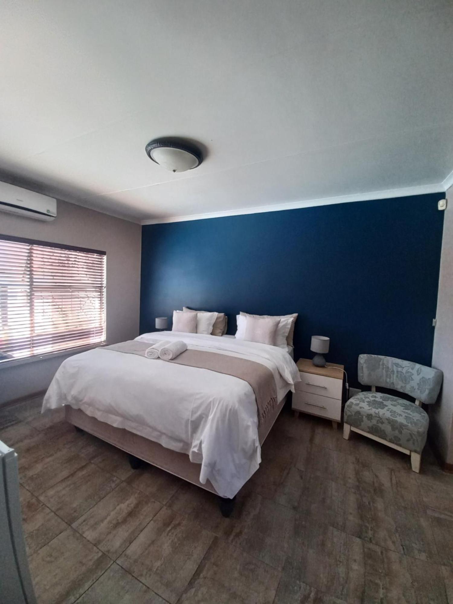 28 At Van Den Bos International Guesthouse Edenvale Extérieur photo
